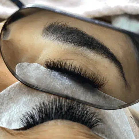 Extensiones de pestañas