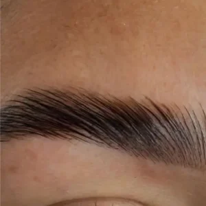 Planchado de cejas destacado